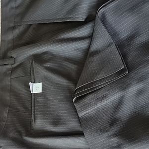 Men's Claiborne pants Size 40, length 30". Lightweight. Black